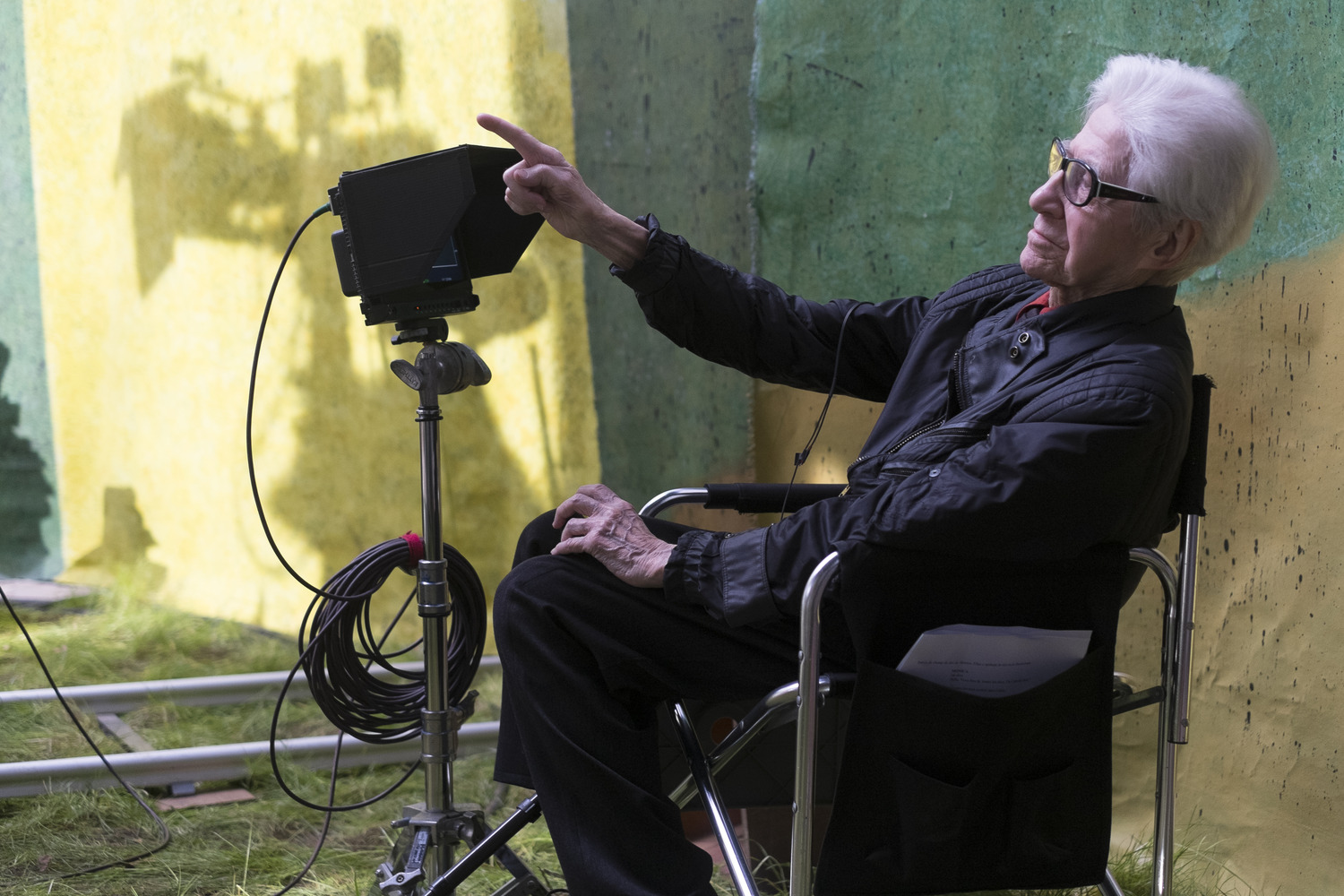resnais on the set.jpg